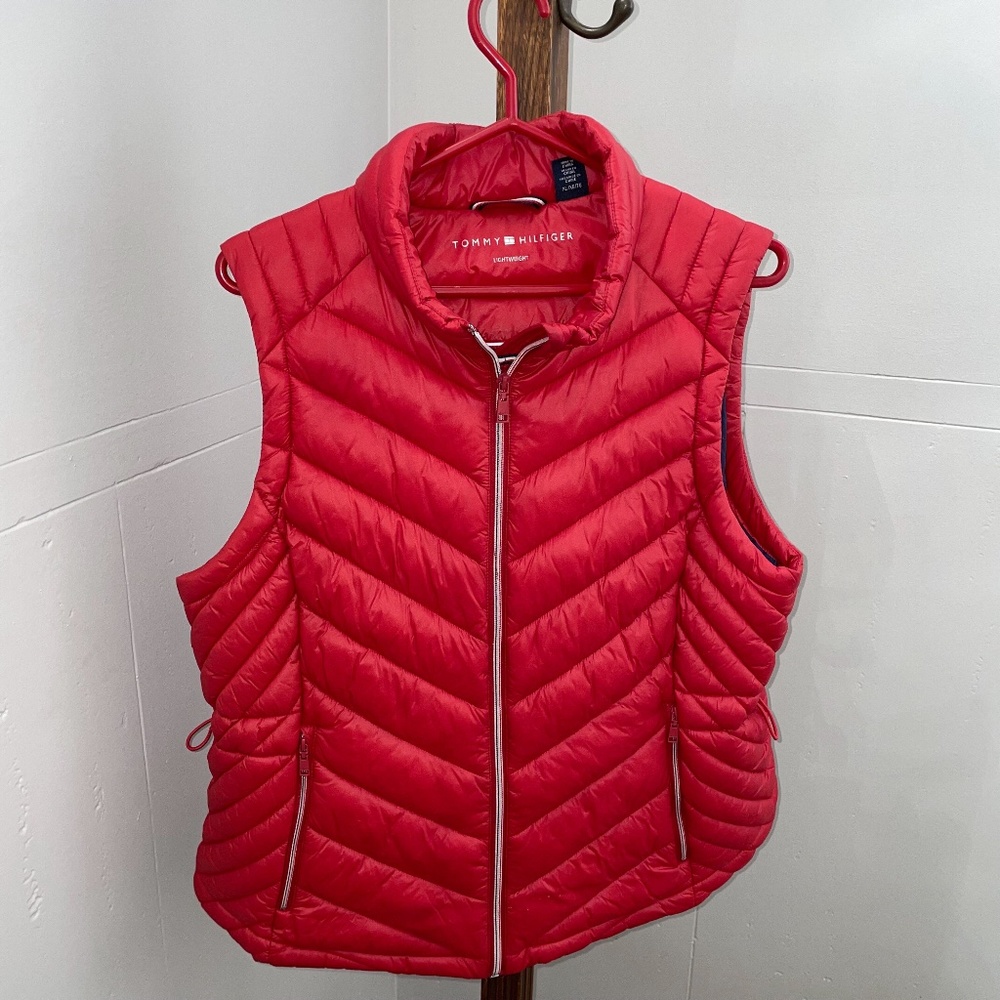 Tommy Hilfiger lightweight sleeveless puffy jacket /Women Size XL/ Red